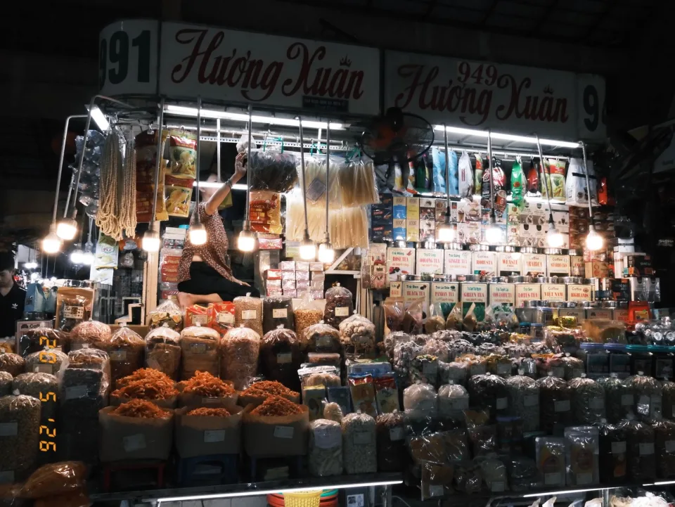 Bàn ăn tại Meow Ốc Seafood